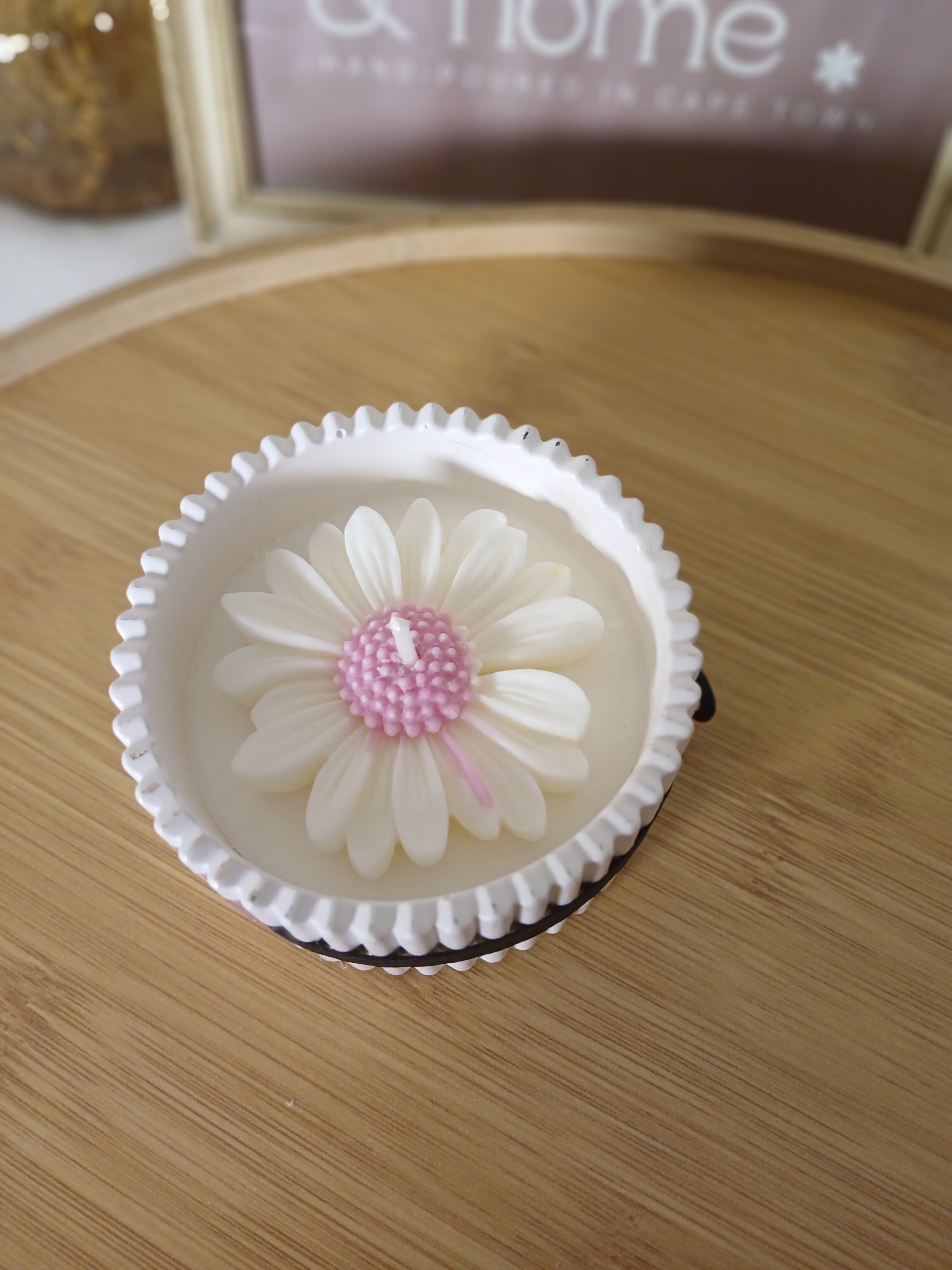 Ivory Bloom - Petite daisy bloom candle