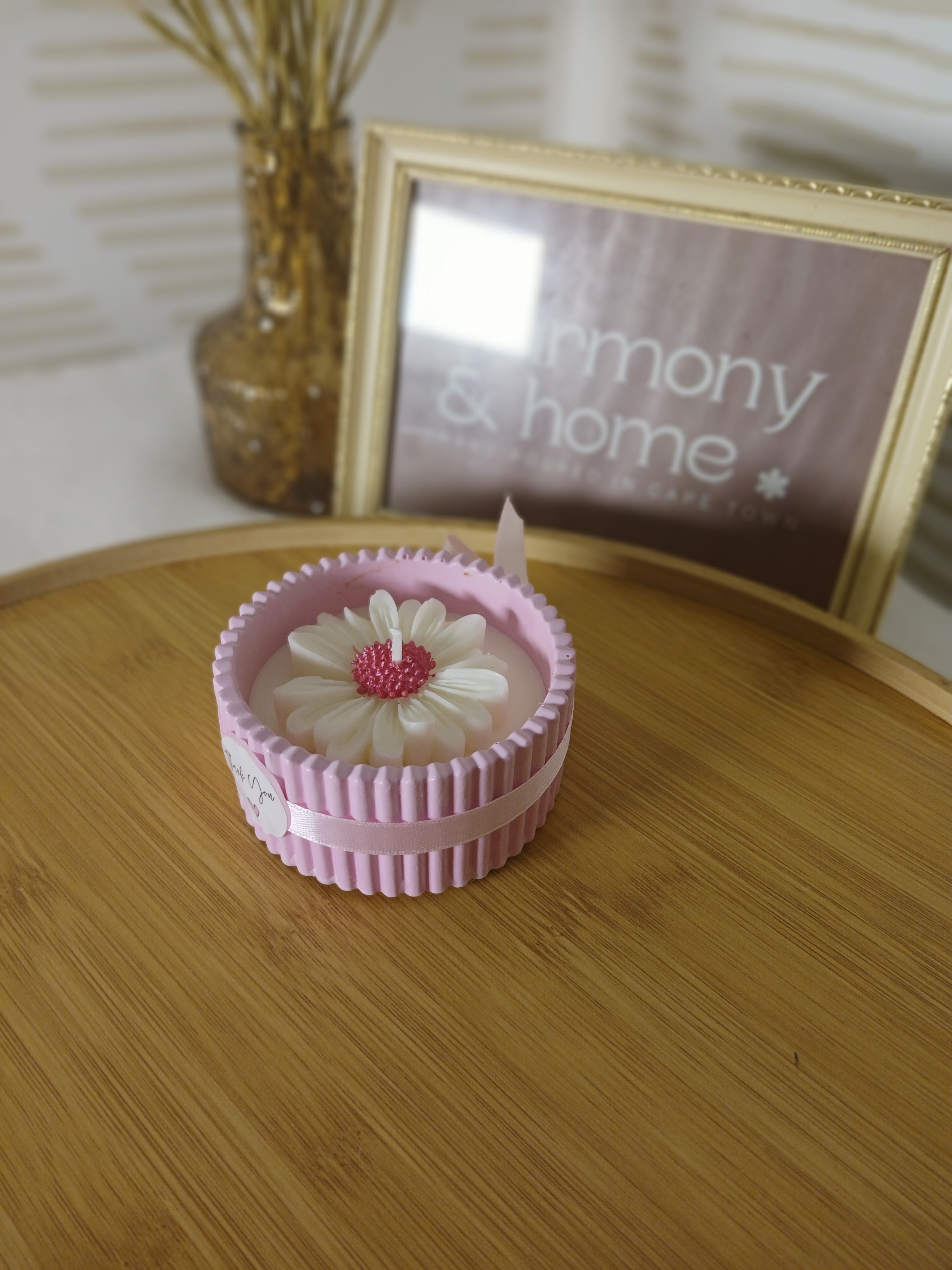 Velvet Blush Petite - daisy bloom candle