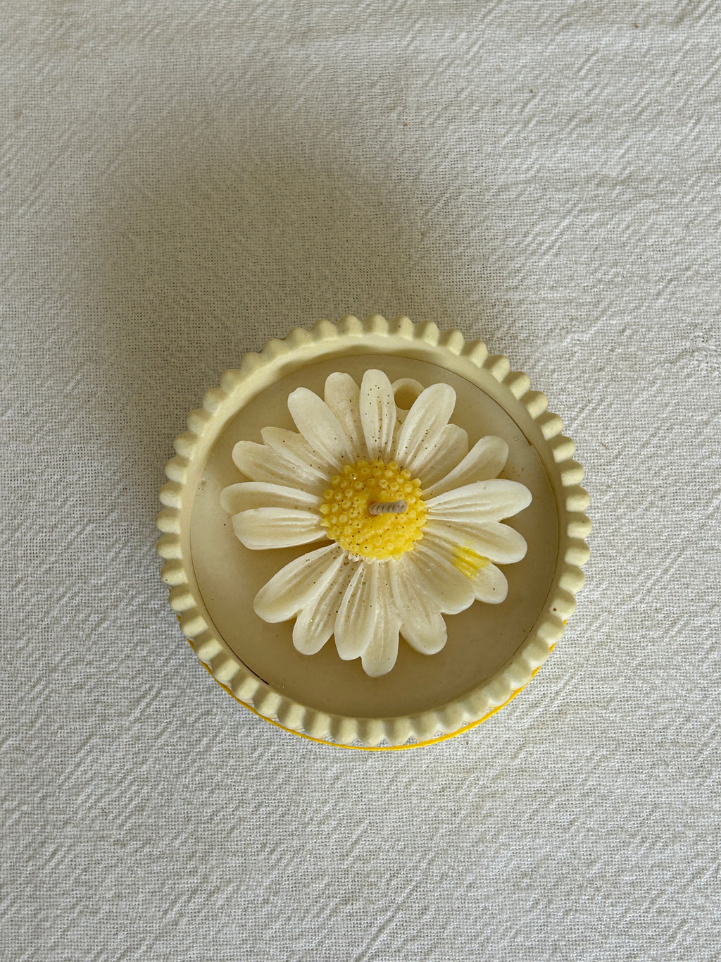 Golden Petal - Petite daisy bloom candle