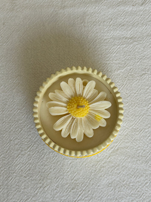 Golden Petal - Petite daisy bloom candle