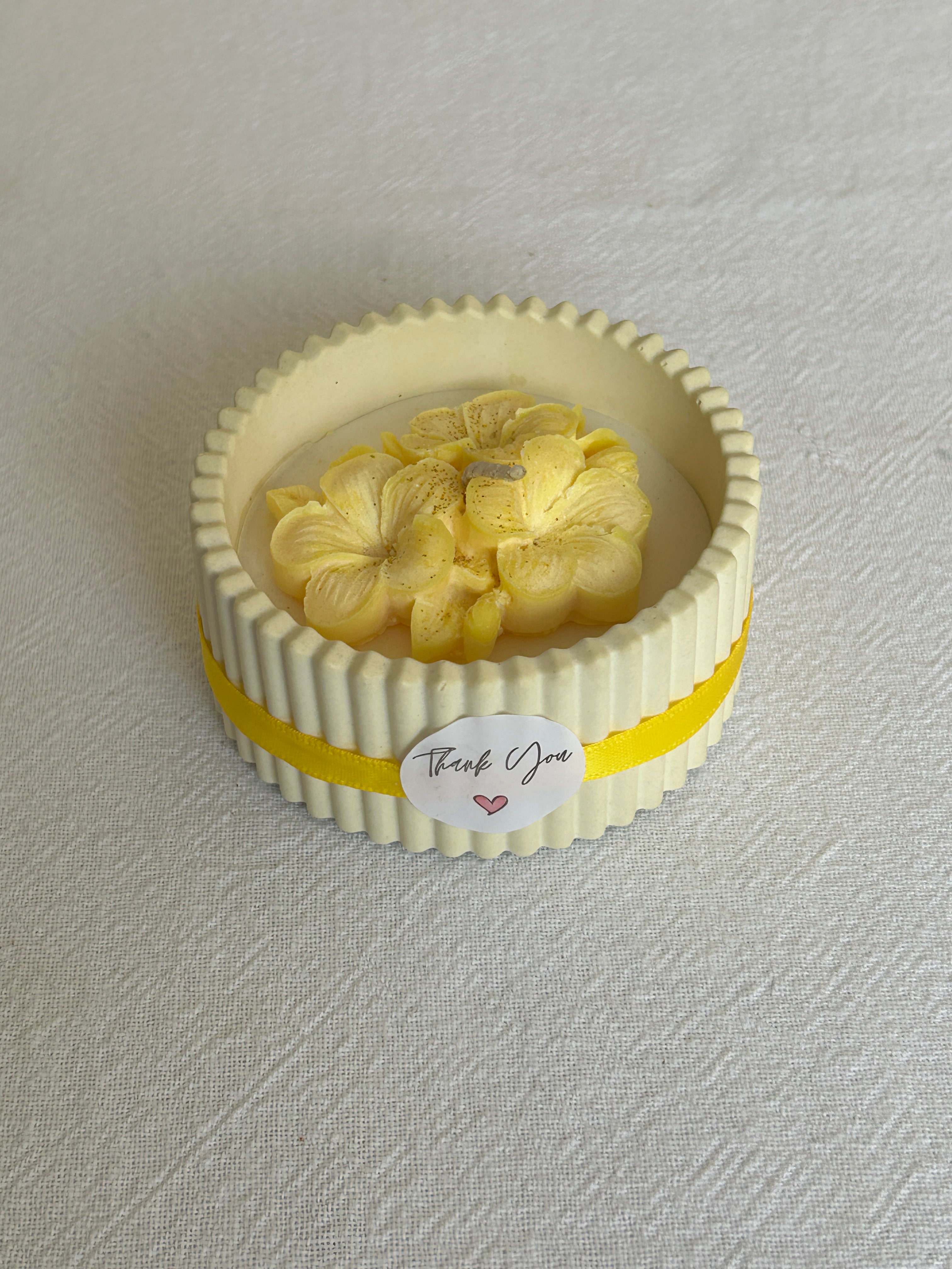 Golden Petal - Petite plumeria bloom candle